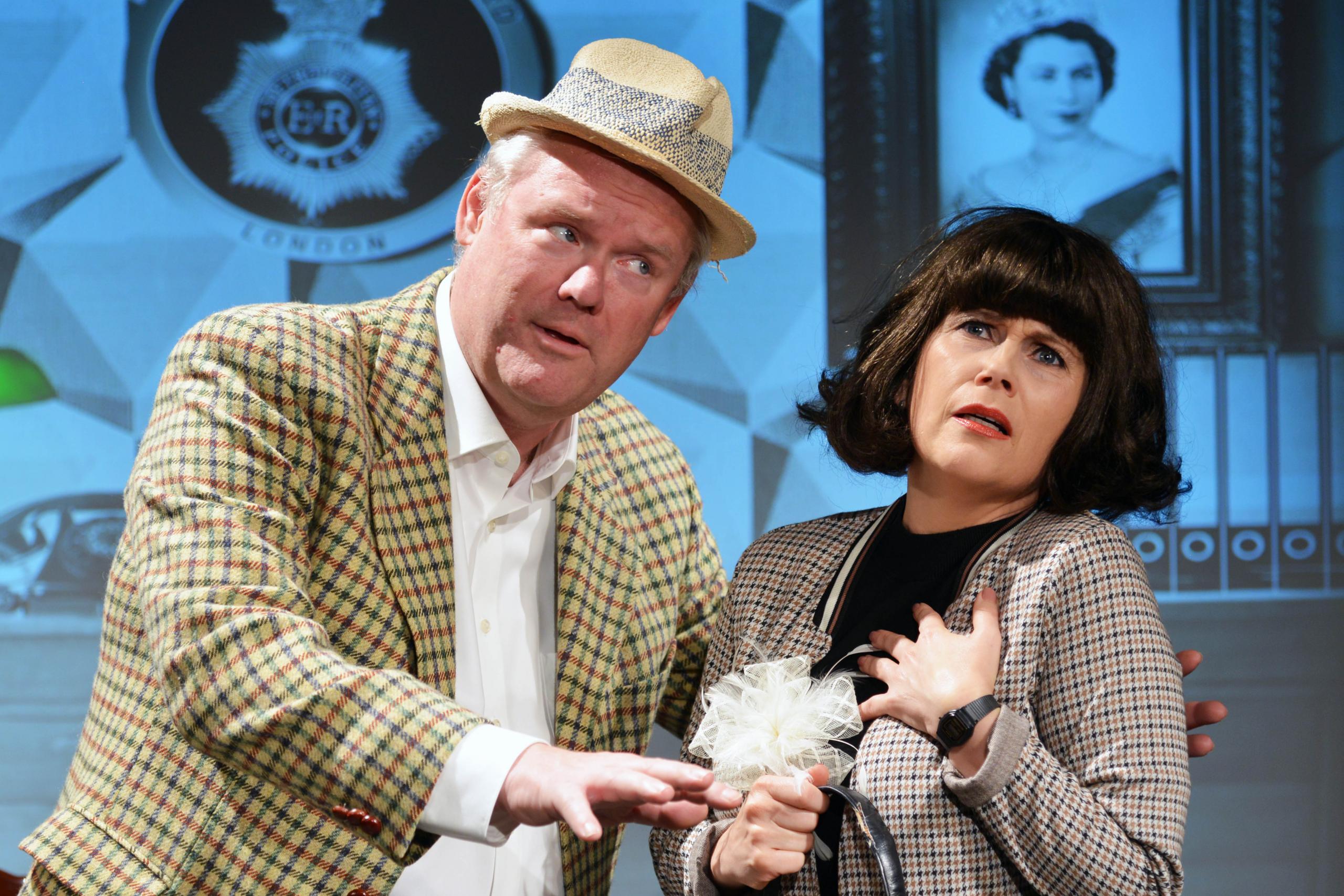 2 Der Moench mit der Klatsche 3 c Cotra Kreis Theater © Contra-Kreis-Theater