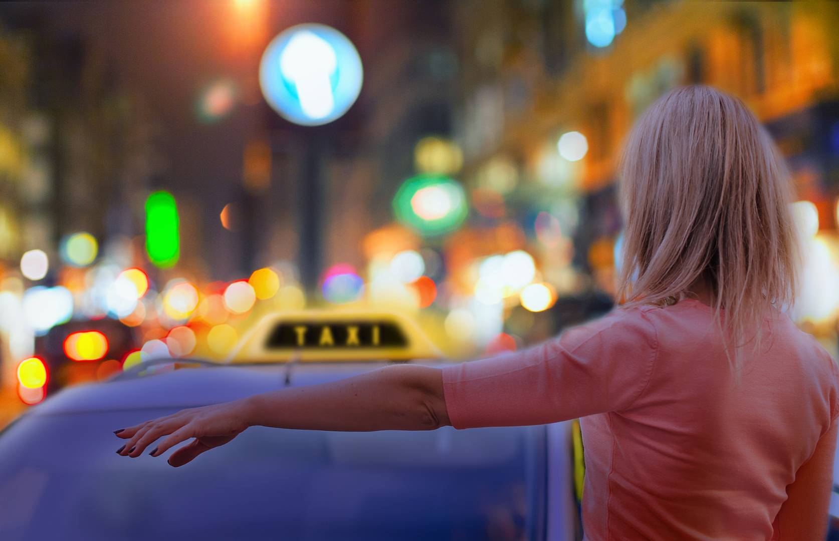 frauennachttaxi © Depositphotos_52902313_xl-2015, Depositphotos_70996139_xl-2015