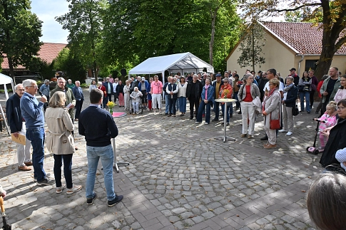 Einweihung des neu gestalteten Lindenbrinks in Burgdorf-Otze am 23.08.2025 Einweihung des neu gestalteten Lindenbrinks in Burgdorf-Otze am 23.08.2025 © Bastian Kroll, Altkreis Blitz